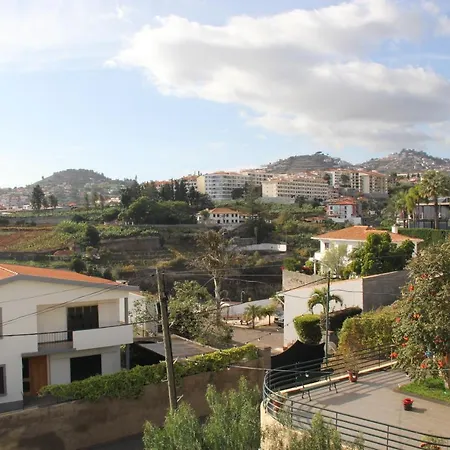 아파트 Patio Da Achada View 푼샬